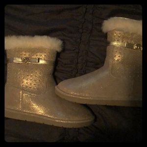 Girls size 2 MK boots. NWOT.